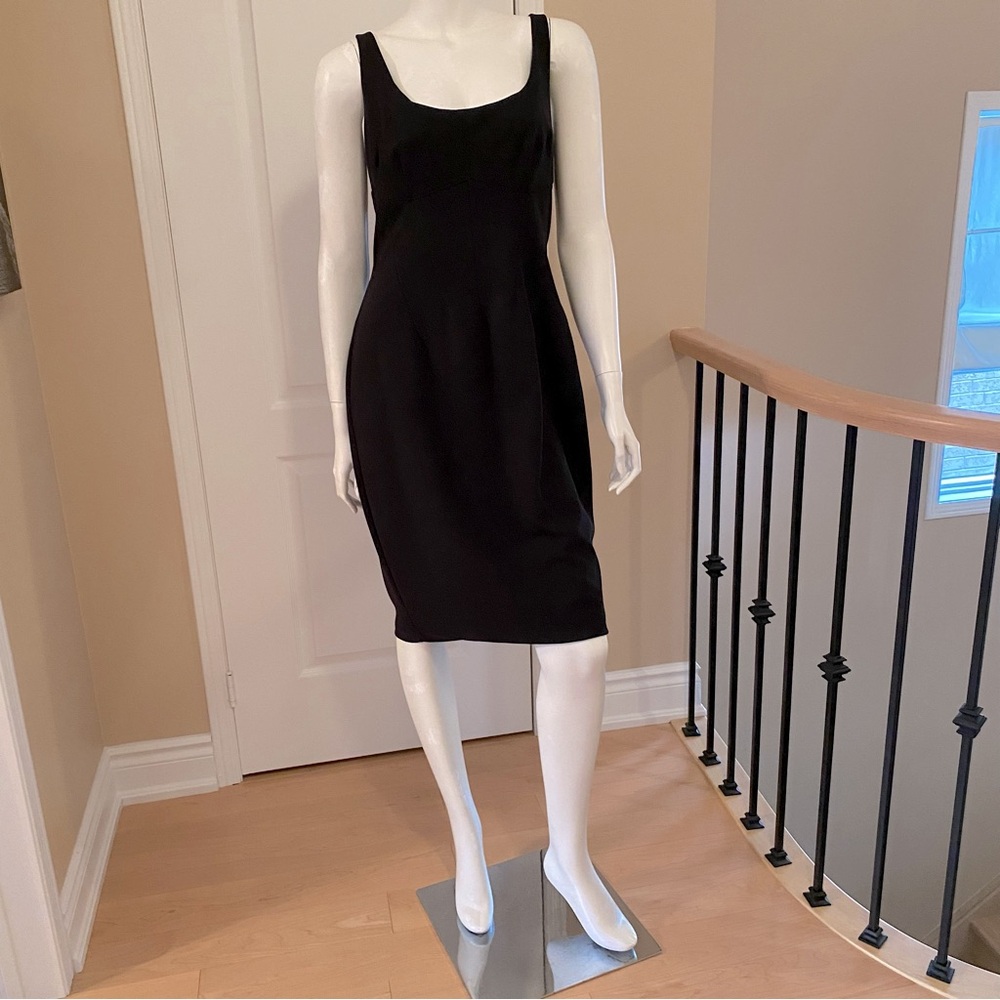 Black sleeveless sheath